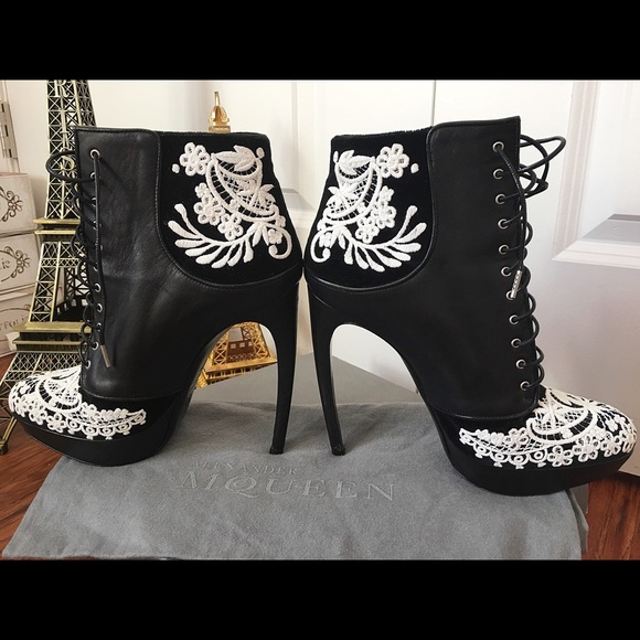 🎉HOST PICK🎉 Alexander McQueen Lace up Booties - Picture 5 of 8